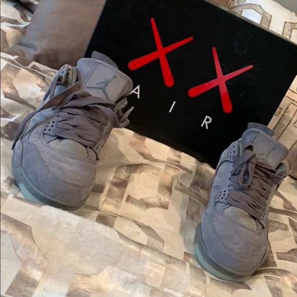 Air Jordan 4 Retro Kaws - Picture 2 of 5